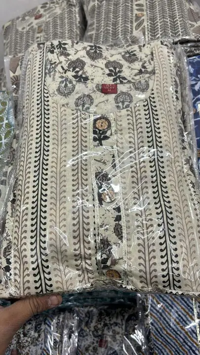 Kurti with  pent uploaded by Ghanshyam charan on 1/12/2024