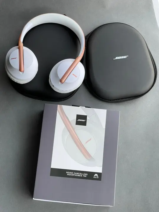 Post image New Bose 700 HEADPHONES 
PRODUCT ID D3
PRICE 1500 RS ONLY