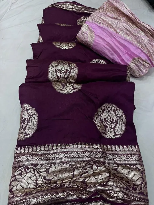*A MUST HAVE SAREE IN UR WARDROBE SO THAT NO ONE CAN REGRET*  Pure Russian Silk Saree With Finest Za uploaded by Marwadi Businessmen on 1/16/2024