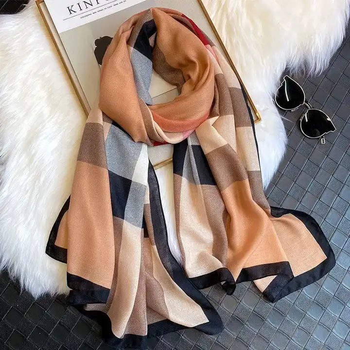 Post image *Burberry Luxury Scarf*  ❤️

*Price* -850 freeship 

*Size* - 
Widht - 33"
Length - 70" 

*Fabric* - Soft Imported 

Excellent Quality*

 ORDER NO -6009313449