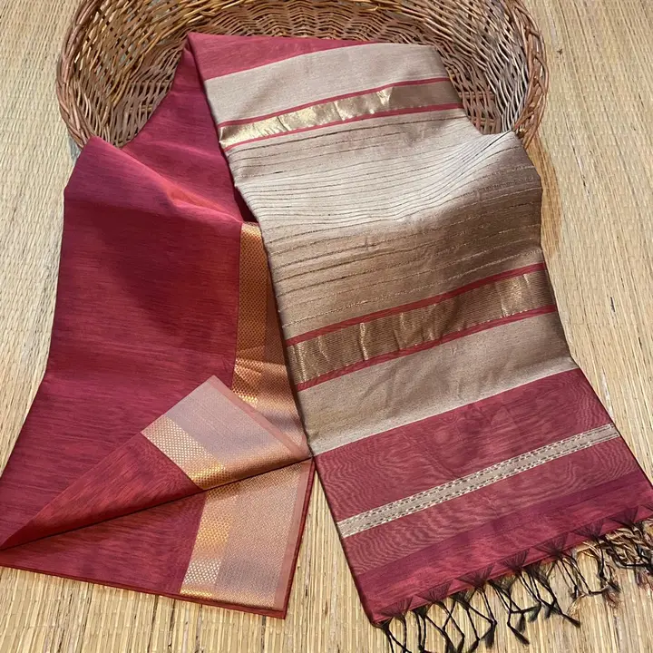 Attractive Collection's🌾

🥻Maheshwari silk saree with beautiful pallu design
 uploaded by Nawaz handloom on 1/24/2024