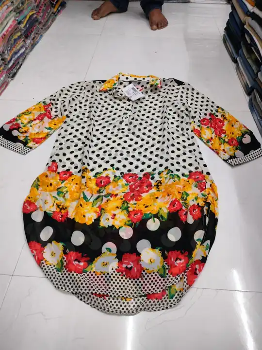Kurti and top uploaded by Tx market lot  on 2/1/2024