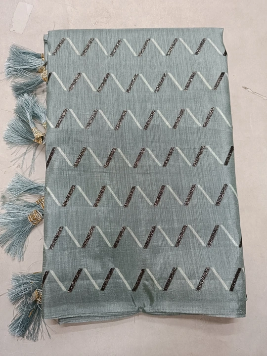 NEW BANDHNI PRITED CRYSTAL DESIGN WITH ZARI WOVEN BORDER .IT HAS 5.20 MTR IN LENGTH AND BLOUSE IN 0. uploaded by Metro Textiles on 2/3/2024