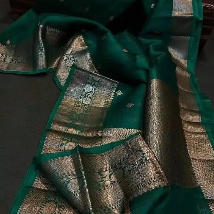 Traditional Handloom Banarsi Dayble Kora orgnza  Saree Allower Boday Desayin Best Qultay Beutiful Co uploaded by Ayesha fabrics on 2/4/2024