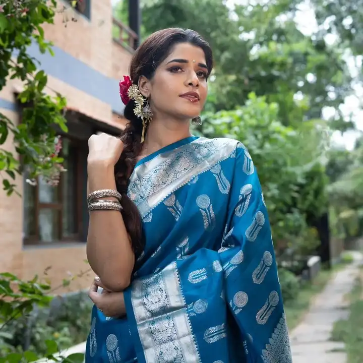 Beautiful silver zari weaving brordar with flowers design saree  uploaded by business on 2/5/2024