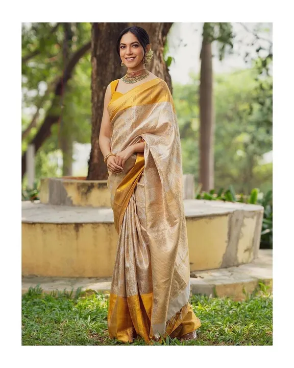 Beautiful allover Golden zari weaving flowers design saree rich pallu with hevay brordar  uploaded by DHANANJAY CREATIONS on 2/5/2024