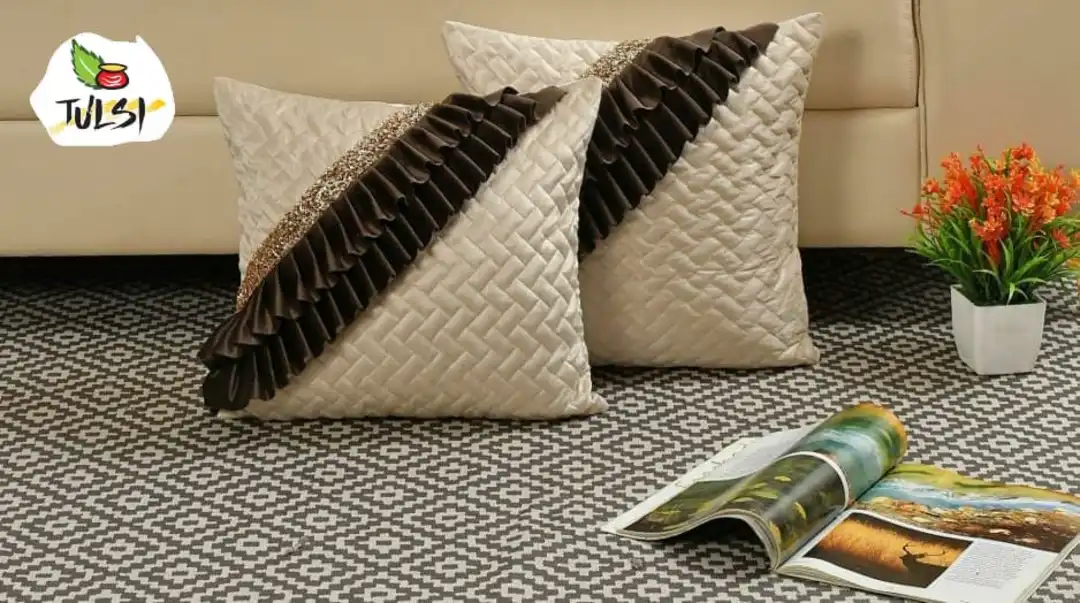 Post image *Royal Cushion Cover*
🛍️🛍️😍
Extraordinary cushion covers which will make everyone heads turn and make your living room an amazing place to be😍🛍️

 *Size* : 16 x 16 inch 

 *Weight* 900 gms

*Made in India*

 *Price* : 
16 x 16 inch (Set of 5)

7015145882