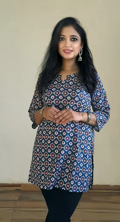 Post image *🎊*Special collection of pure cotton cambric 60 60 tunics*🎊 

*DETAILS* :
💃🏻This tunic is made of pure cotton cambric 60 60 fabric and beautiful prints which drapes well on all body types. It has 3/4th sleeves.

All the prints give u stylish look.
 Very comfortable and skin friendly. 💃🏻

*Size: M,L,XL,XXL,3XL*

*Length: 30"*

For inquiries, call or WhatsApp on 09825188749