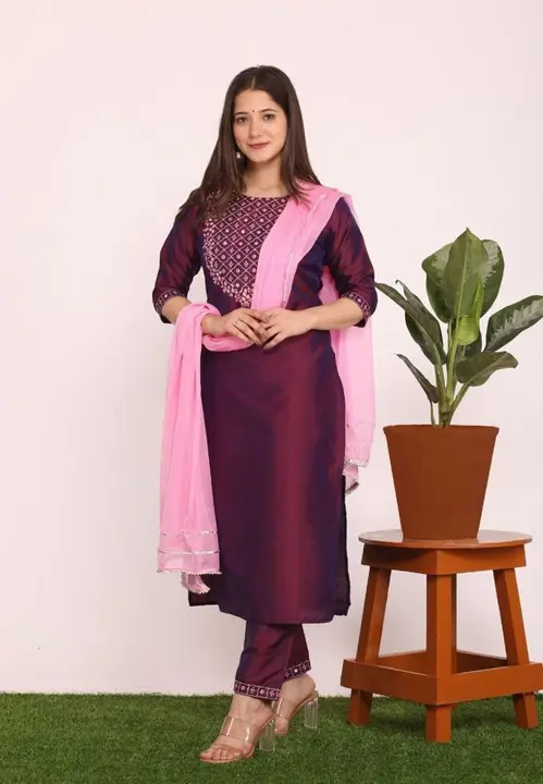 LUCKNOWI TUNIC FOR LADIES 

*150 PC's Only*

FEBRIC - GEORGETTE 

Colour.  - ONLY BLACK🖤

SIZE.     uploaded by Krisha enterprises on 2/8/2024