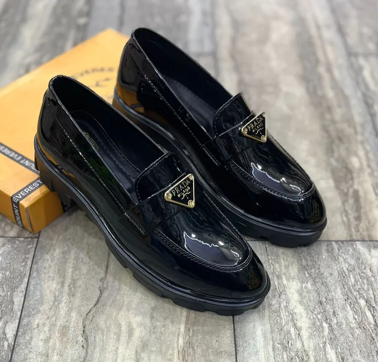 *Product name:-PRADA🔥*

Size:*6,7,8,9,10*
*Hurry up and grab your👑*


*Note :- lim uploaded by business on 2/14/2024