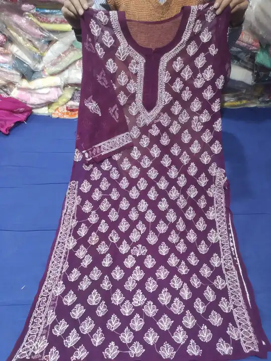 Post image BOOTI JAAL LONG KURTI
Fabric - CHIFFON
Embroidery –  SHADOW WORK 
Thread - Best Quality Anchor Thread
Sizes - 38 TO 46
 Length – 46
*Price- 520+Shipping*
