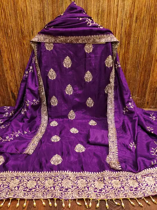 Vichitra silk uploaded by Kesari Nandan Fashion saree and dress material on 2/28/2024