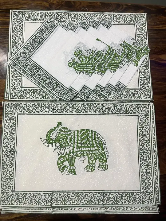 Mat sat
6 pcs mat
Size  13"×19"
6 pcs napkin
Size  16"×16"
Cotton canvas fabric 
Weight 0.700 kg
Pri uploaded by Radhika handicraft on 3/1/2024