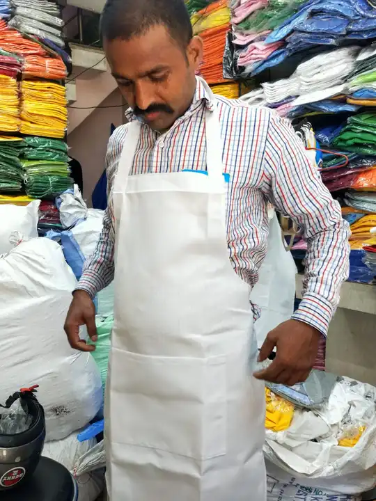 Post image I want 50+ pieces of Plain apron  at a total order value of 1000. Please send me price if you have this available.