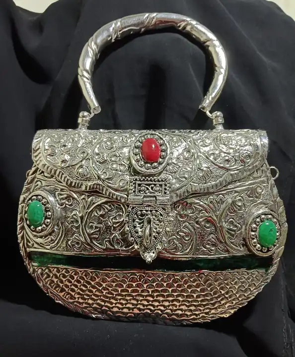 Post image German silver clutch
For more details msg on 8780836094