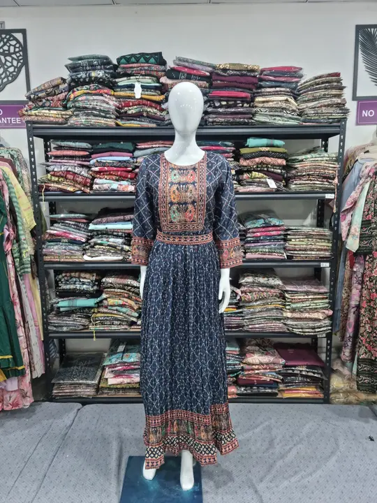 Post image *BRAND PIS NEW UPDATE

*FABRIC 100%PURE HEAVY CHINON*

GOWN

*PRIMIUM EXPORT QUALITY*

*FULL FINISHING*

*FABRIC FULL GUARNTY*

*SIZE M L XL XXL*

*RATE ONLY 850/-*

*READY FULL STOCK*

*BOOK FAST*