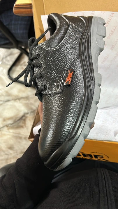 Men leather safety shoe uploaded by Pankaj enterprises on 3/15/2024