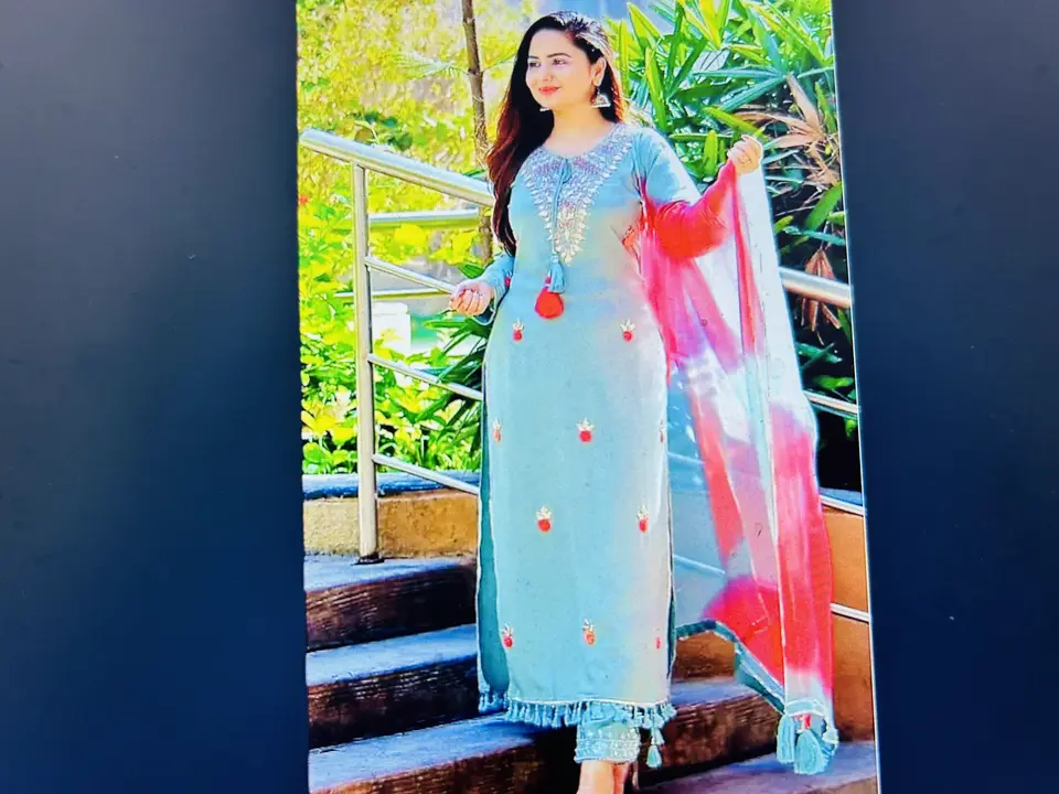 Post image I want 50+ pieces of Kurta pant Dupatta set at a total order value of 10000. I am looking for Looking for manufacturers for same item showing in pictures size M L XL. Please send me price if you have this available.