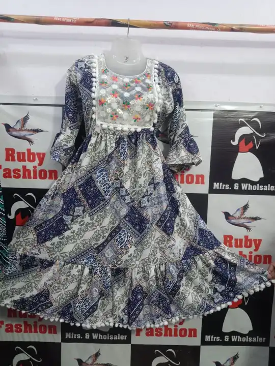 Girl's Dresses 👗

Print.    - 5

Colour. - 4

Fabric   - Delta print

Size.      - Only XL

MOQ.    uploaded by business on 3/25/2024