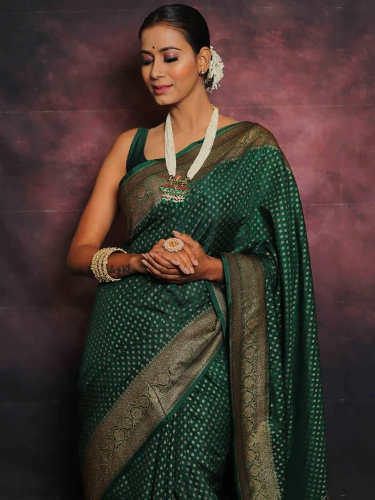 Post image 🔥 *Presenting Enchanting Yet Breathable Organic Banarasi Sarees For Intimate And Big Fat Indian Weddings, That Are Light On Your Skin And Uplift Your Wedding Shenanigans.*🔥

*CODE:- CM-724*
🌹FABRIC : SOFT LICHI SILK CLOTH🌹
🌲DESIGN : BEAUTIFUL RICH PALLU AND JACQUARD WORK ON ALL OVER THE SAREE.🌲
👉🏼BLOUSE - EXCLUSIVE BEAUTIFUL JECARD BORDER BLOUSE.

  *Best Rate :-600+$*

Rm48 with shipping for 1 piece
Ready STOCK 👈 
100% PREMIUM QUALITY 👌