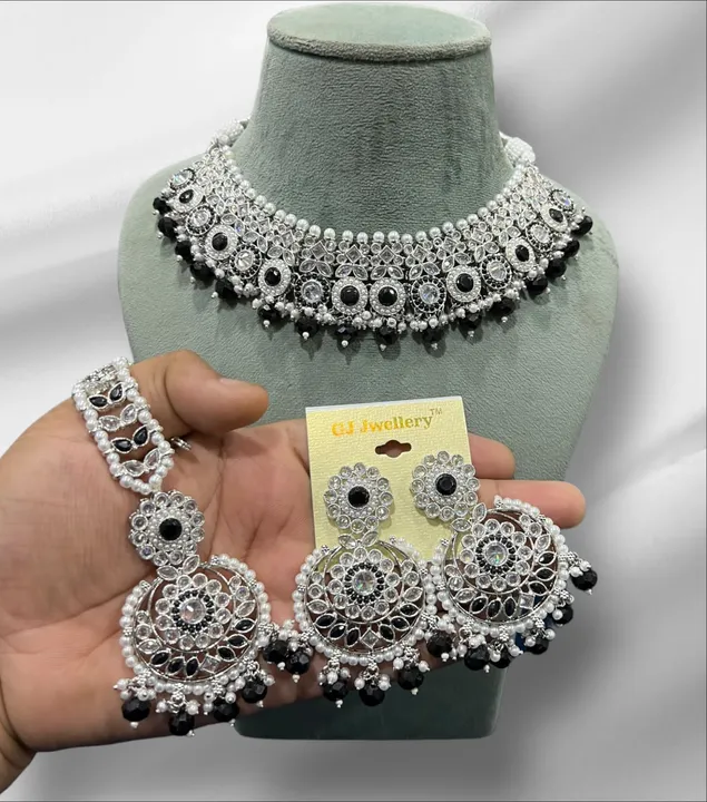 Platinum (silver) plated polki
Necklace + earrings + tikka
2400/- uploaded by business on 4/23/2024