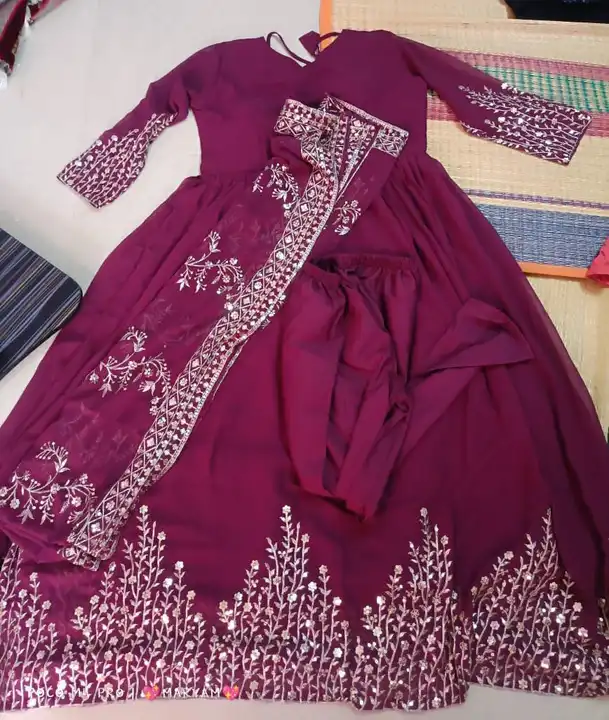 Post image I want 40 pieces of Gown at a total order value of 20000. I am looking for Xl, xxl. Please send me price if you have this available.
