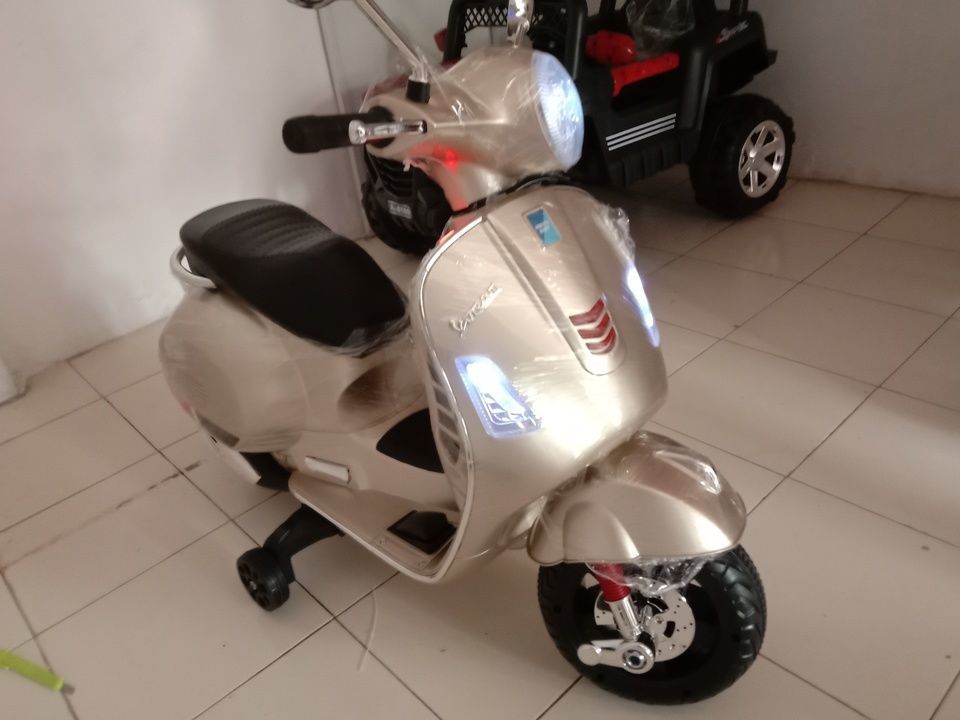 Kids vespa scooter uploaded by Shivansh enterprises  on 3/26/2021