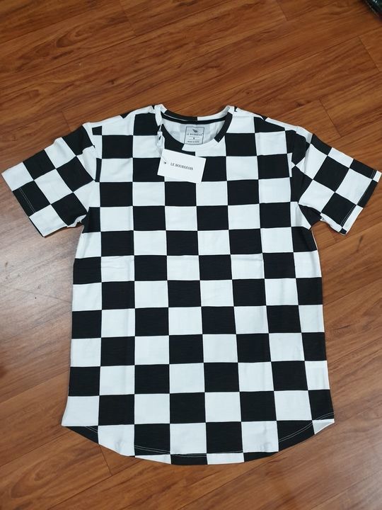 Post image Orginal brand tshirt surplus/ stock lot
Best quality/cheap rate 
Pure cotton fabric 
Tshirt with mrp tag &amp; with brand  tag 
1000-1300 mrp 

Wholesale rate 125 rs 
For moq 100 peice 
80 plus design n patterns available 

Contact for more 9833448134