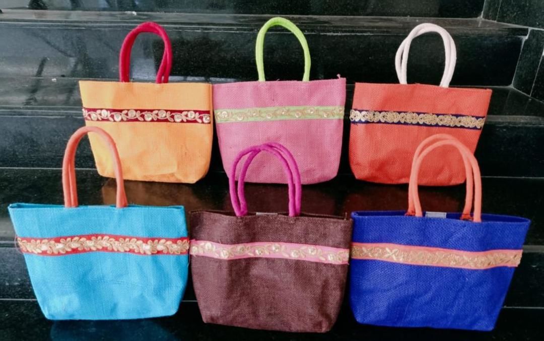Jute bags with designer lace uploaded by Rural Mart on 3/31/2021