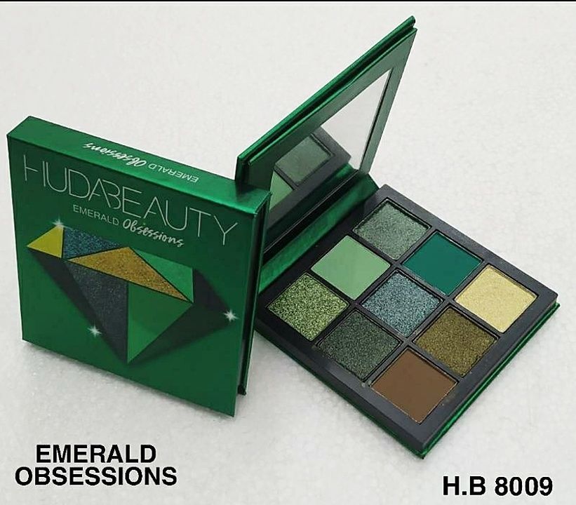 HUDA beauty eyeshadow palette uploaded by business on 5/18/2020