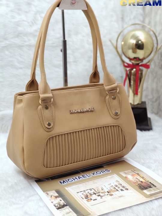 Post image BRAND:- *MICHAEL KORS ®️*


HAND BAG
MATERIAL IMPORTED POLYURATHANE
COMPARTMENT:- FOUR

STOCK - FULL STOCK AVAILABLE IN *8* COLOURS 

SIZE:- 8.5" x 13"

RATE :- *629* /- ONLY
SHIPPING EXTRA

*BEST QUALITY GUARANTEED* - *ONLY AVAILABLE WITH US*