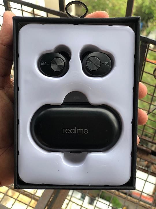 *REALME BUDS 4 *🔥
*proud to be young*
•Bluetooth version:5.1 
•connection standby:more than 120 hr uploaded by business on 7/22/2020
