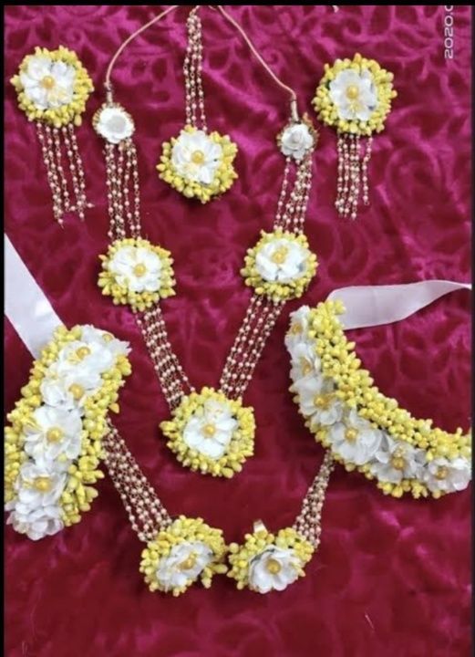 Artifical flower jewellary uploaded by Vrushali,s art on 4/4/2021