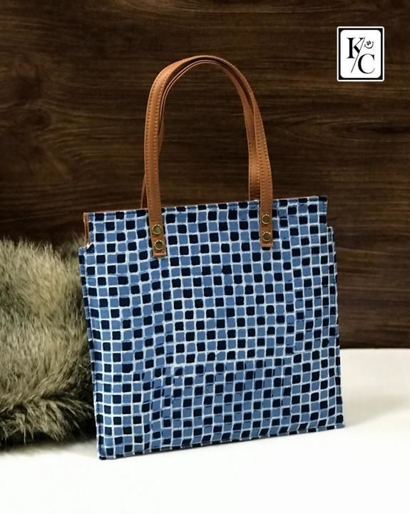 Post image 🇮🇳 *Handbag*🇮🇳

*New Indian fashion Ekat handy bag new indian ekat meteriyal  bag back side zip*

*🇮🇳 make In India*🇮🇳

*size*
*hight _ _ _ 9*
*wide _ _ _10*

*price _ _ _425+Shipping