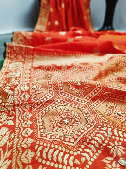 Post image New extreme high quality soft , comfortable handloom silk  drapes that is super stylish and pretty launch for this upcoming season... 🤷🏻‍♀
Beautiful handloom silk saree with Beautiful handwork in pallu  and the body having a beautiful border of piping with a unique concept
