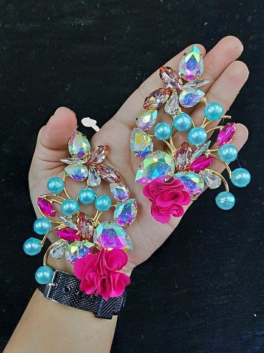 We r manufacturers of fashion jewelry. We take orders. Minimum quantity is 10 pcs. uploaded by business on 7/23/2020