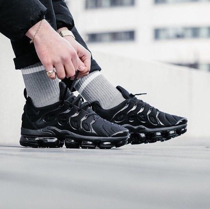 *NIKE VAPOURMAX PLUS uploaded by AKASHI COLLECTION on 4/8/2021