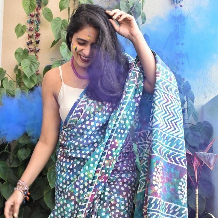 Post image *प्रीमीयम कलेक्शन ओफ़ ऑनलाइन सारी*

🍁 * NEW DESIGN LAUNCH* 

*BlUE BASSIL*❤️❤️

Fabric : *Original Linen  Digital Print With Jari Border with BANGLORI BLOUSE*

SAREE LENGTH - *5.50 mtr*
BLOUSE - *1 mtr*
Length : 6.30 mtrs. 

*TOTAL - 3 design*

Single Piece Available

*Price : 700+$ rs +$ */-

*We believe in Quality and Fashion*

🍁🍁🍁🍁🍁

*FOR VIDEO PERSONAL MESS US*