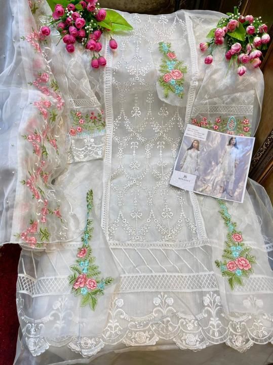 Post image 👇🏻Fabric details 👇🏻
👗 Top : ORAGANGA WITH SEQUENCE  EMBROIDERY &amp; CUT WORK
👖Bottom   : SANTOON 
💐INNER-  SANTOON 
🔺Dupatta : Tissu WITH HEAVY EMBRODARY work

*SINGLES :- 1250/- Single only*

BOOK FAST...........!!!!!!!!!!!

*READY TO SHIP.......!!!!!!!!*