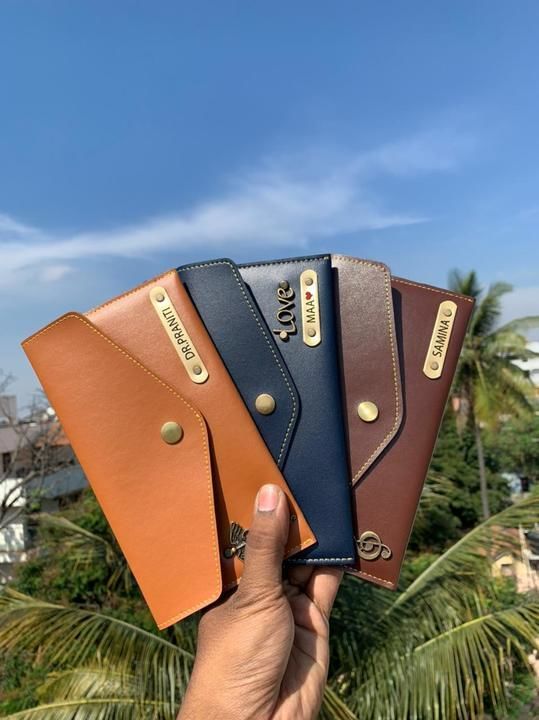 Customized Minimal Clutch ❤🙈... uploaded by Creartisan.official on 4/8/2021