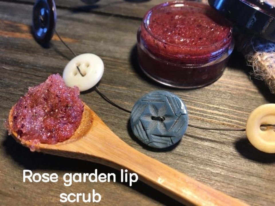 Rose petal sugar choclate lip scrub uploaded by business on 4/10/2021