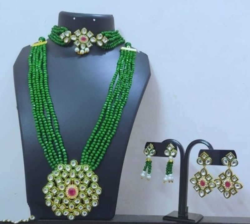 Post image *500 rs*
 Necklaces
Base Metal: Alloy
Plating: Gold Plated
Stone Type: Artificial 
Type: Rani Haar