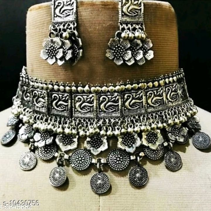 Beautiful choker necklace set uploaded by business on 4/27/2021