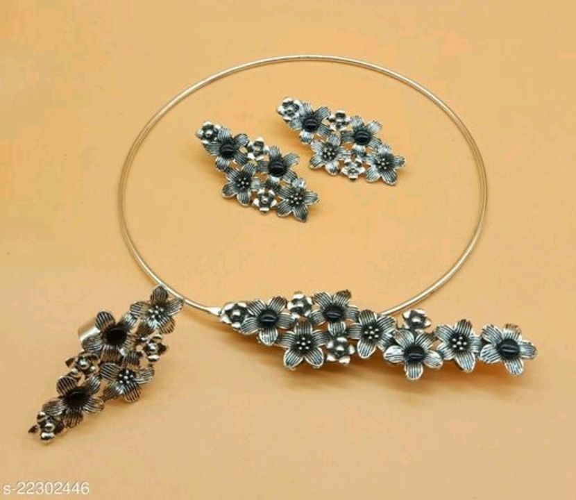 Post image Feminine Elegant Jewellery Sets

Base Metal: Brass / German Silver
Plating: Oxidised Silver
Stone Type: Artificial Stones
Sizing: Adjustable
Type: As per image