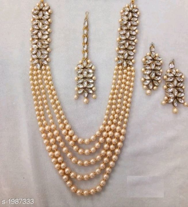 Women's pearls jewelry set uploaded by Fashion Corner  on 4/29/2021