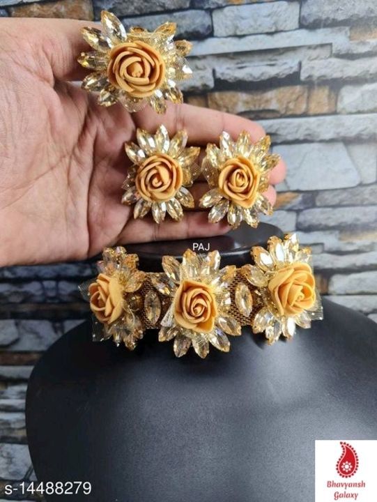 Jewellery set uploaded by business on 5/2/2021