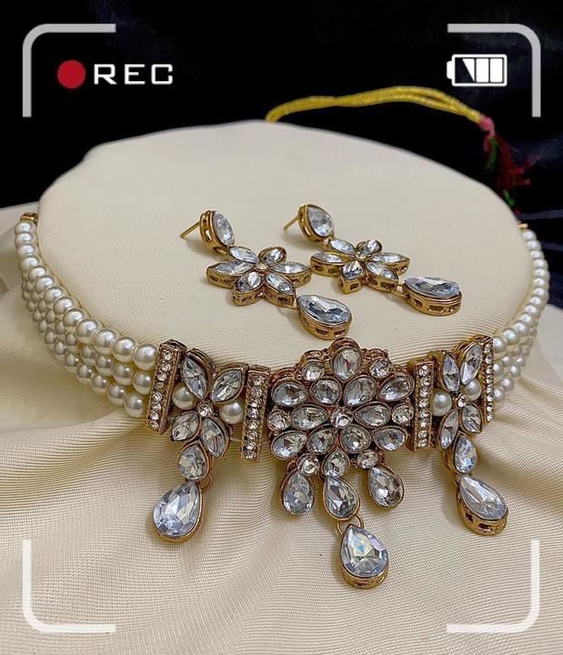 Crystal choker set uploaded by business on 5/12/2021