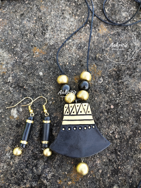 Daily wear terracotta jewellery pendant set uploaded by Aakritis terracotta jewellery on 5/18/2021