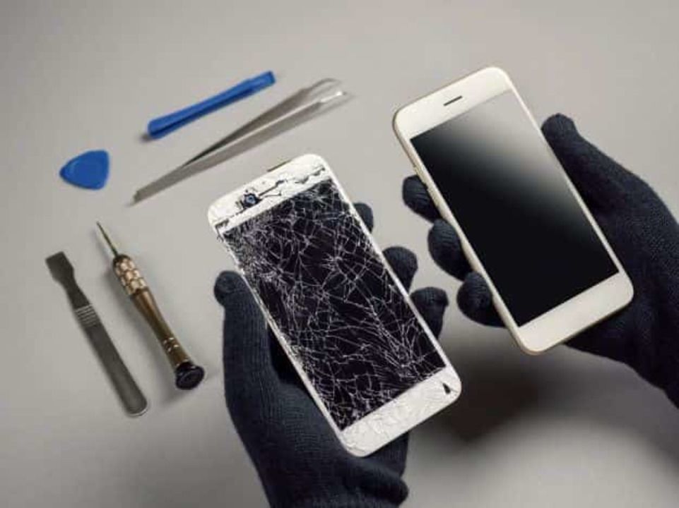 Post image We repair all Brands of mobile phones 
□Low price 
□Quick service 
□Skilled Technicians 
□High quality spare parts 
□Wide range of repair services 
□Years of Experience