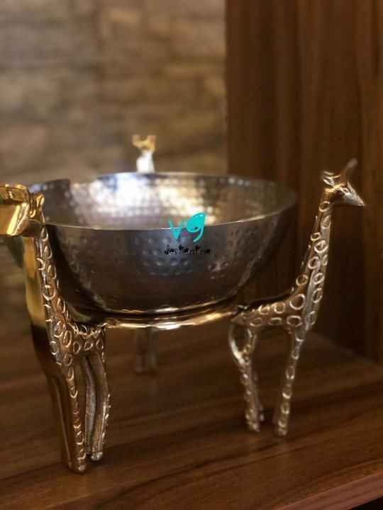 Post image 3 giraffes 🦒 serving bowl

Metal stand with detachable metal bowl. 
Bowl dia 9”

Excellent for chips, nachos, popcorns n Salads!! 

Let the party begin

Price- 1999 freeship!!!

🥳🥳🥳rj
Contact me 9886255110